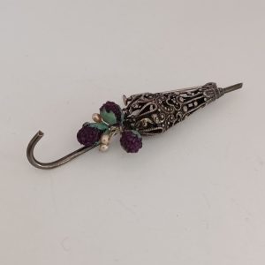 Broche ombrelle fin XIXe début XXe en métal patiné